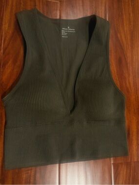 venbond olive green sleeveless ribbed crop top